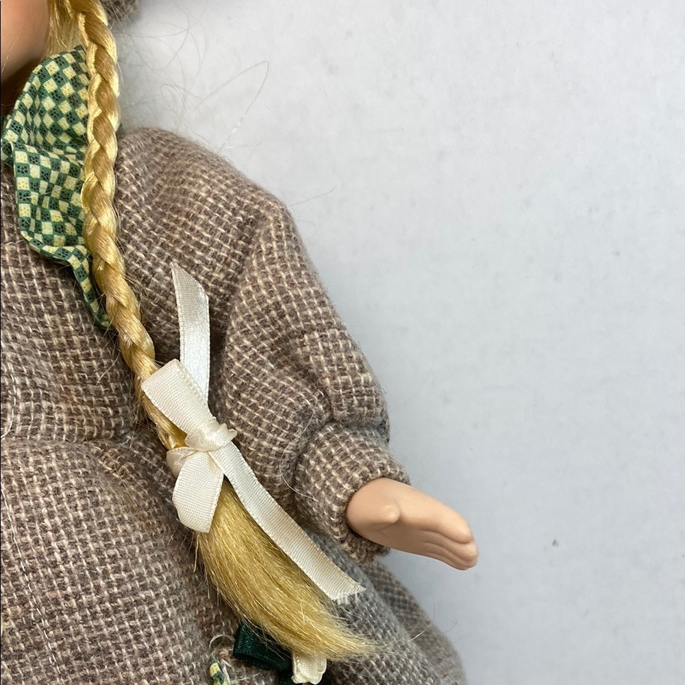 Vintage 2001 Angelina Collection Green and Brown Doll with Accessory - Picture 9 of 14